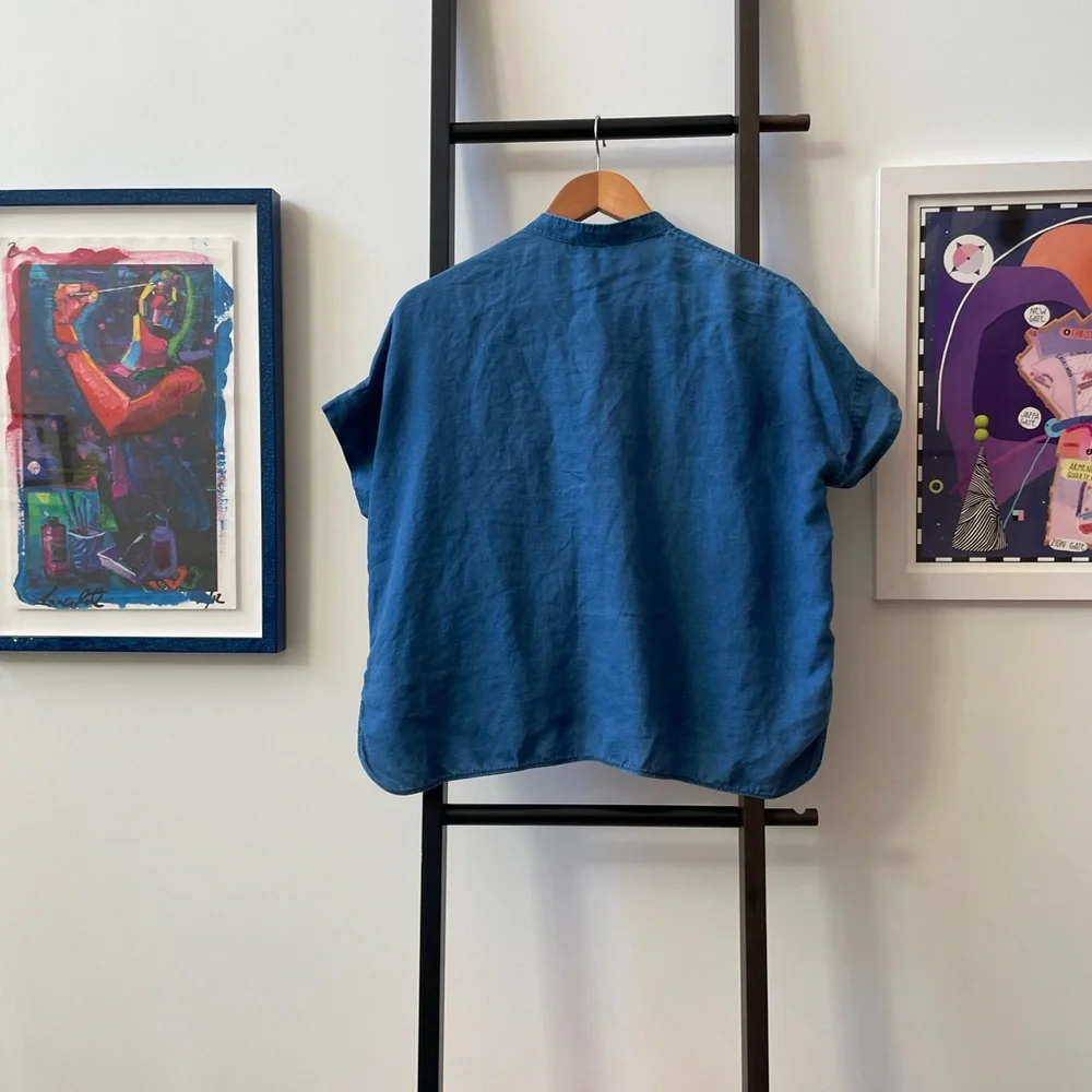 Everlane Short-Sleeve Linen Button-Down - Picture 2 of 2